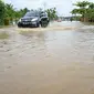 Hujan lebat yang mengguyur Kota Bengkulu sejak Kamis sore 12 Mei 2016 mengakibatkan ribuan rumah terendam banjir. (Yuliardi Hardjo Putro/Liputan6.com)