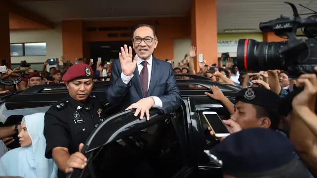 Anwar Ibrahim Resmi Bebas