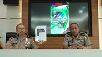 Kadiv Humas Polri, Irjen Setyo Wasisto, beri keterangan pers terkait bom Surabaya (Liputan6.com/Nafiysul Qodar)