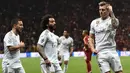 Gelandang Real Madrid, Toni Kroos, merayakan gol yang dicetaknya ke gawang Galatasaray pada laga Liga Champions di Stadion Ali Sami Yen Spor, Istanbul, Selasa (22/10). Galatasaray kalah 0-1 dari Madrid. (AFP/Ozan Kose)