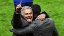 Pelatih Manchester United, Jose Mourinho, melakukan selebrasi usai menjuarai Piala Europa dengan mengalahkan Ajax Amsterdam pada final Liga Europa di Friends Arena, Stockholm, Rabu (24/05/2017). Manchester United menang 2-0. (EPA/Vassil Donev)