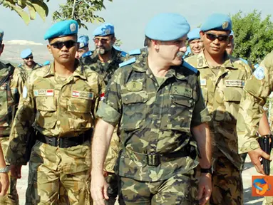 Citizen6, Lebanon: Rombongan tiba di blue line dan disambut langsung oleh Komandan Indobatt Letkol Inf Hendy Antariksa didampingi  Dankie Alpha Kapten Inf Sigit Purwoko serta Danton 1 Kompi Alpha Kapten Inf Indar Irawan. (Pengirim: Badarudin Bakri)