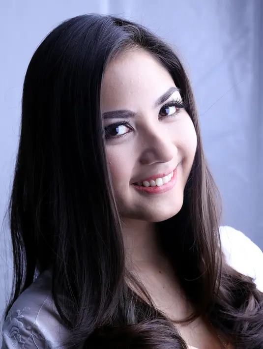 saat cahaya menyentuh kulit Jessica Mila, dunia semakin tampak indah (Galih W Satria/Bintang.com)