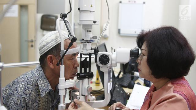 RS EMC Sentul Gelar Bakti Sosial Operasi Katarak Gratis