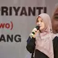 Istri capres nomor urut 3, Ganjar Pranowo, Siti Atikoh Supriyanti mendatangi sebuah lokasi di Darungan, Yosowilangun, Kabupaten Lumajang, Jawa Timur, Kamis (25/1/2024) untuk bersilaturahmi dengan ribuan warga sekitar dan sukarelawan. (Foto: Dokumentasi PDIP).