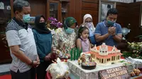 Wali Kota Surabaya Tri Rismaharini (Risma) merayakan ulang tahun pada 20 November 2020.bersama keluarga. (Foto: Dok Humas Pemkot Surabaya)