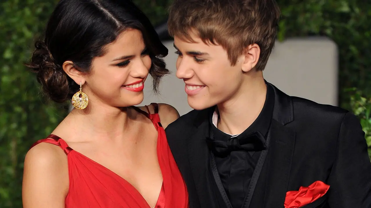 [Bintang] Justin Bieber - Selena Gomez