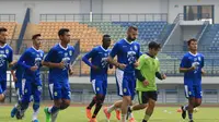 Persib saat sesi latihan. (Bola.com/Erwin Snaz)