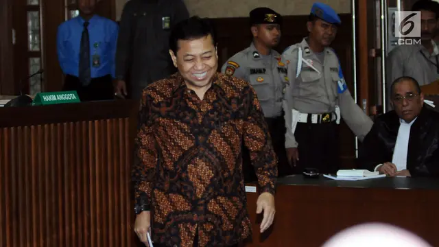 Senyum Setya Novanto