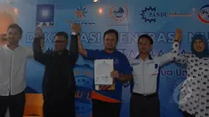 Sejumlah generasi muda Partai Amanat Nasional (PAN) mendeklarasikan dukungan untuk Hatta Rajasa menjadi Ketua Umum periode 2015-2020,  Jakarta, sabtu (14/2/2015). (Liputan6.com/Herman Zakharia)