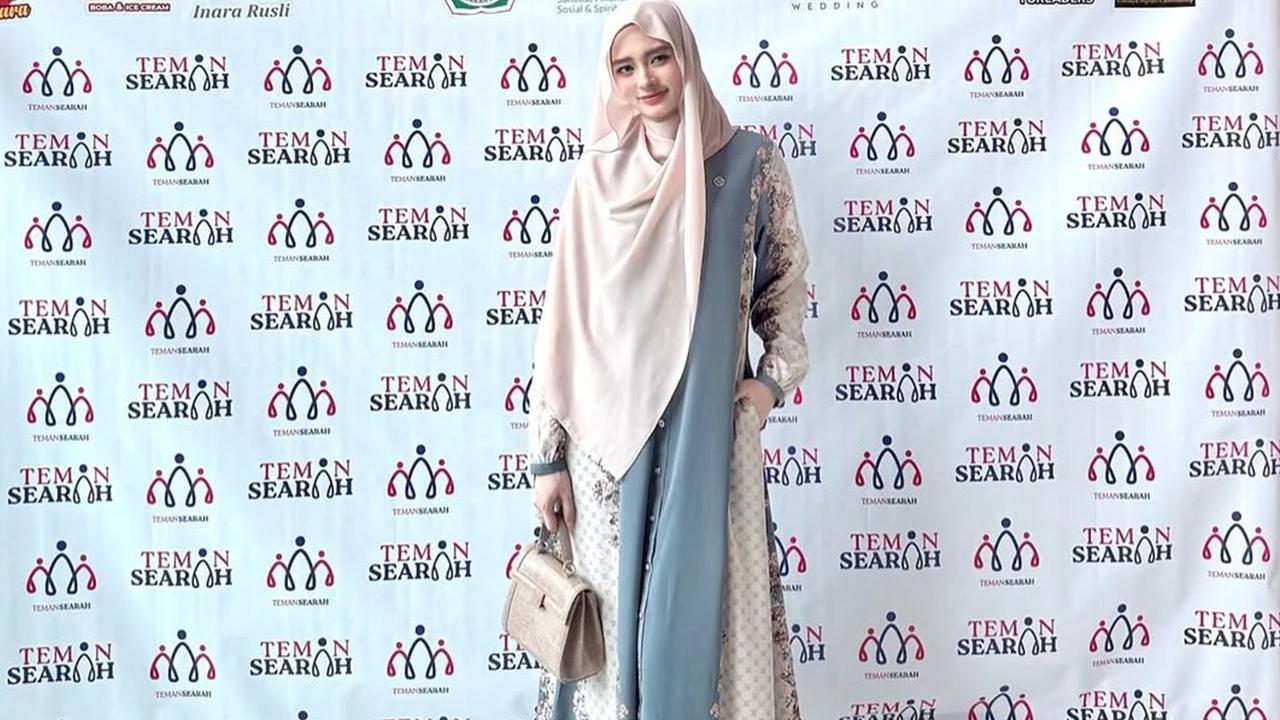 6 Model Gamis Simpel Inara Rusli, Anggun dan Modis untuk Tampilan Kekinian