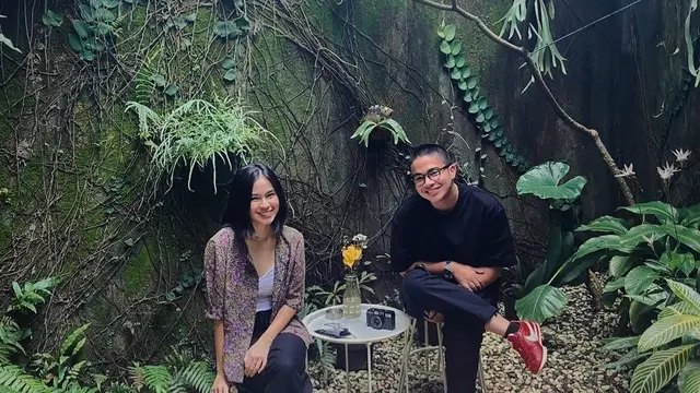 6 Potret Kebersamaan Umay Shahab dan Kekasihnya, Didoakan Langgeng