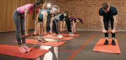 Jefferson Curl sering digunakan dalam latihan mobilitas untuk membantu tubuh bergerak lebih bebas (Sumber: Pexels.com)