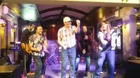 Wagub DKI Djarot Saiful Hidayat bersama Komunitas Reggae Indonesia. (Liputan6.com/Lizsa Egeham)