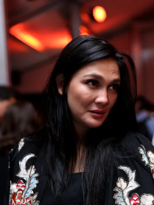 "Cantik kan relatif ya. Tapi kita harus tahu kalau secara fisik gak ada orang yang sempurna. Makanya kita harus merasa cantik, karena percaya diri juga bisa bikin cantik, " ujar wanita kelahiran Denpasar, 26 Agustus 1983 ini. (Andy Masela/Bintang.com)