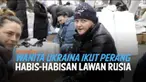 Warga sipil Ukraina kini mulai turun tangan bantu tentaranya untuk lawan tentara Rusia. Tak hanya laki-laki dewasa, perempuan pun turut serta ingin bela tanah airnya.