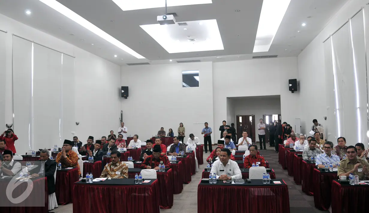Suasana acara fit and proper test untuk para bakal calon gubernur DKI Jakarta di DPP PDIP, Jakarta, Rabu (11/5). Sebanyak 32 peserta calon Gubernur/Wagub DKI yang mengikuti fit and proper test tersebut. (Liputan6.com/Johan Tallo)