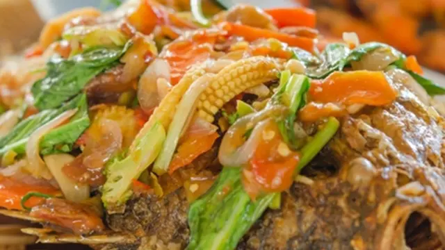 Menu Maksi: Ikan Mujair Goreng Saus Siram Asam Pedas