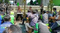 Pengemudi Ojol Curhat ke Polisi, Banyak Penumpang Enggan Pakai Helm