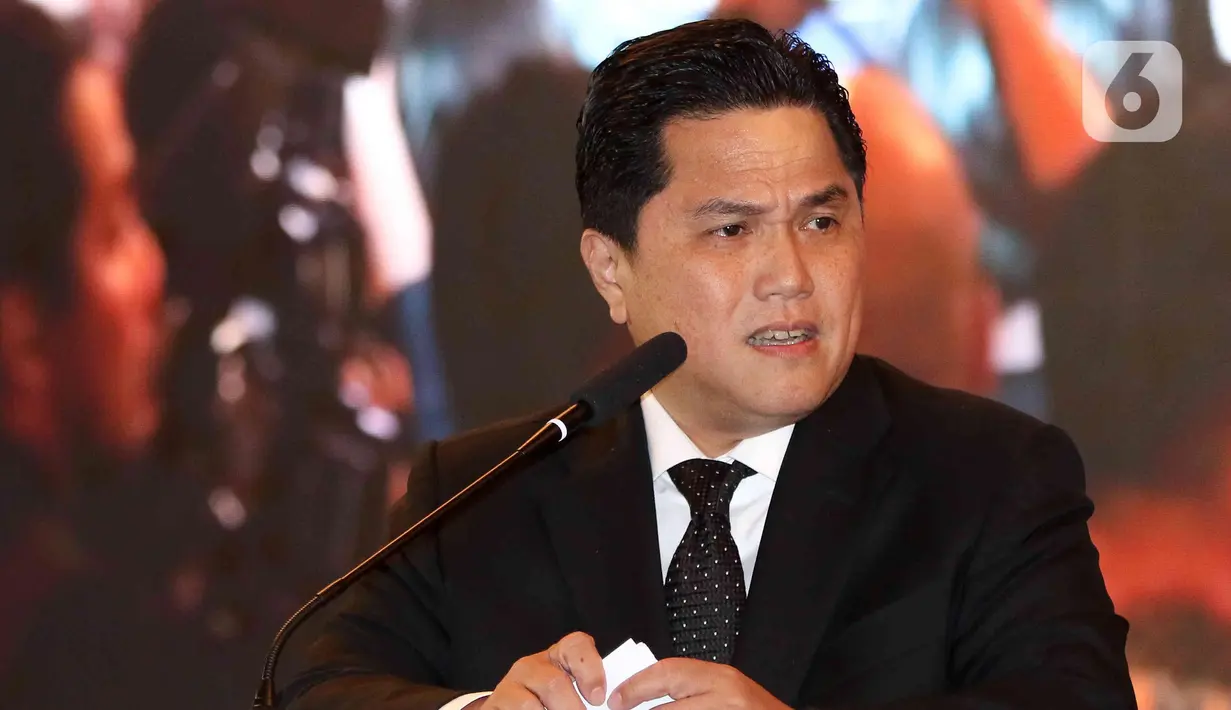 <p>Ketua Umum PSSI periode 2023-2027 Erick Thohir memberikan pidatonya saat Kongres Luar Biasa Persatuan Sepak Bola Seluruh Indonesia (KLB PSSI) 2023 di Jakarta, Kamis (16/2/2023). Erick Thohir yang juga menjabat sebagai Menteri Badan Usaha Milik Negara (BUMN) berjanji akan memperbaiki sepak bola di Tanah Air. (Liputan6.com/Herman Zakharia)</p>