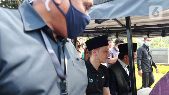 Mesut Ozil Penuhi Janjinya Sholat Jumat di Masjid Istiqlal