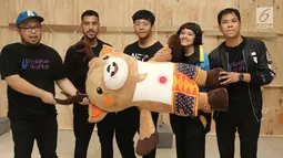 Band NEV+ berpose usai peluncuran album Asian Games 2018 di Stadion Akuatik, Jakarta, Jumat (13/7). Album Asian Games 2018 terdiri dari 13 judul lagu. (Liputan6.com/Herman Zakharia)