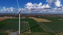 Ladang angin dengan tiga turbin angin ini memiliki kapasitas untuk memasok listrik ke lebih dari 10.000 rumah tangga secara lokal. (Christophe ARCHAMBAULT/AFP)