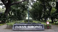 Suasana Taman Suropati di kawasan Menteng, Jakarta, Selasa (24/3/2020). Pemerintah Provinsi DKI Jakarta menutup semua Ruang Terbuka Hijau terhitung sejak 14 Maret 2020 hingga 14 hari ke depan sebagai antisipasi merebaknya virus Corona Covid-19. (Liputan6.com/Helmi Fithriansyah)