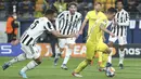 Tuan rumah langsung merespon gol tim tamu. Giovani Lo Celso dan kawan-kawan berupaya tampil agresif untuk mencari gol penyeimbang. (AP/Alberto Saiz)