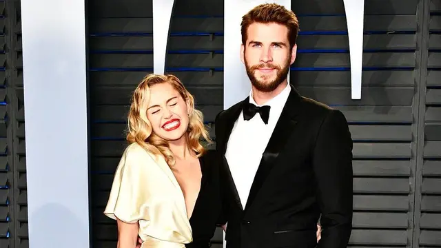 [Bintang] Miley Cyrus - Liam Hemsworth