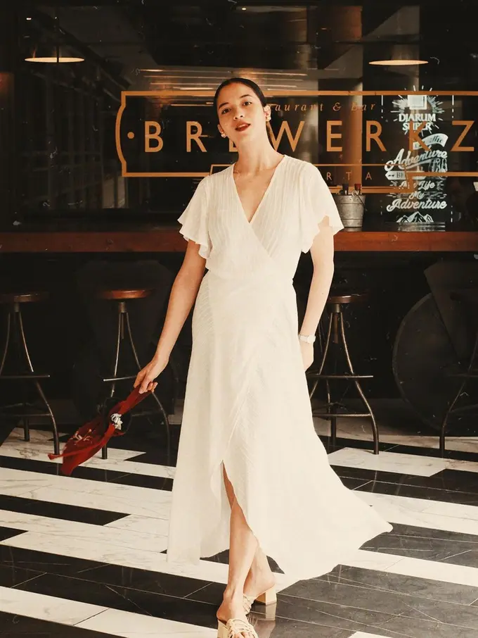 Gaya Putri Marino Pakai Simple Dress, Tetap Stylish