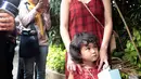 Sejak kejadian itu, penyanyi dangdut Sambalado itu lebih hati-hati dalam mengawasi putrinya yang baru berusia, tiga tahun pada Desember mendatang. (Nurwahyunan/Bintang.com)