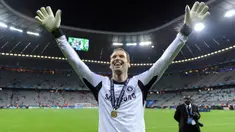 Salah satu negara di Eropa Timur yang mampu menyumbang banyak pemain berlaga di liga-liga top Eropa, termasuk Liga Inggris adalah Republik Ceska. Tercatat 5 kiper asal Republik Ceska berikut pernah memperkuat klub-klub di Liga Inggris. Siapa saja? Berikut daftar lengkapnya. (AFP/Patrik Stollarz)