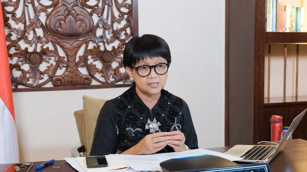 Menlu Retno Marsudi saat memimpin Pertemuan COVAX AMC Engagement Group (AMC EG) secara virtual.