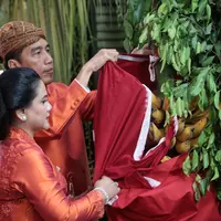 Hari bahagia Kahiyang Ayu dan Bobby Nasution semakin dekat, sekitar satu hari lagi keduanya akan resmi menjadi sepasang suami-istri. Jelang hari pernikahan itu, serangkaian acara pun sudah mulai berlangsung. (Adrian Putra/Bintang.com)