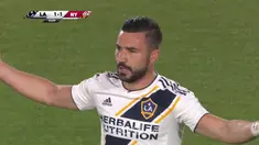 New York Red Bulls pertahankan keunggulan dengan mengalahkan LA Galaxy 3-2 meski Galaxy sempat bangkit dari keteringgalan dua gol....