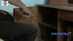 Penjaga hotel di Solo, Jawa Tengah, temukan seorang bayi laki-laki di dalam laci meja kamar hotel.