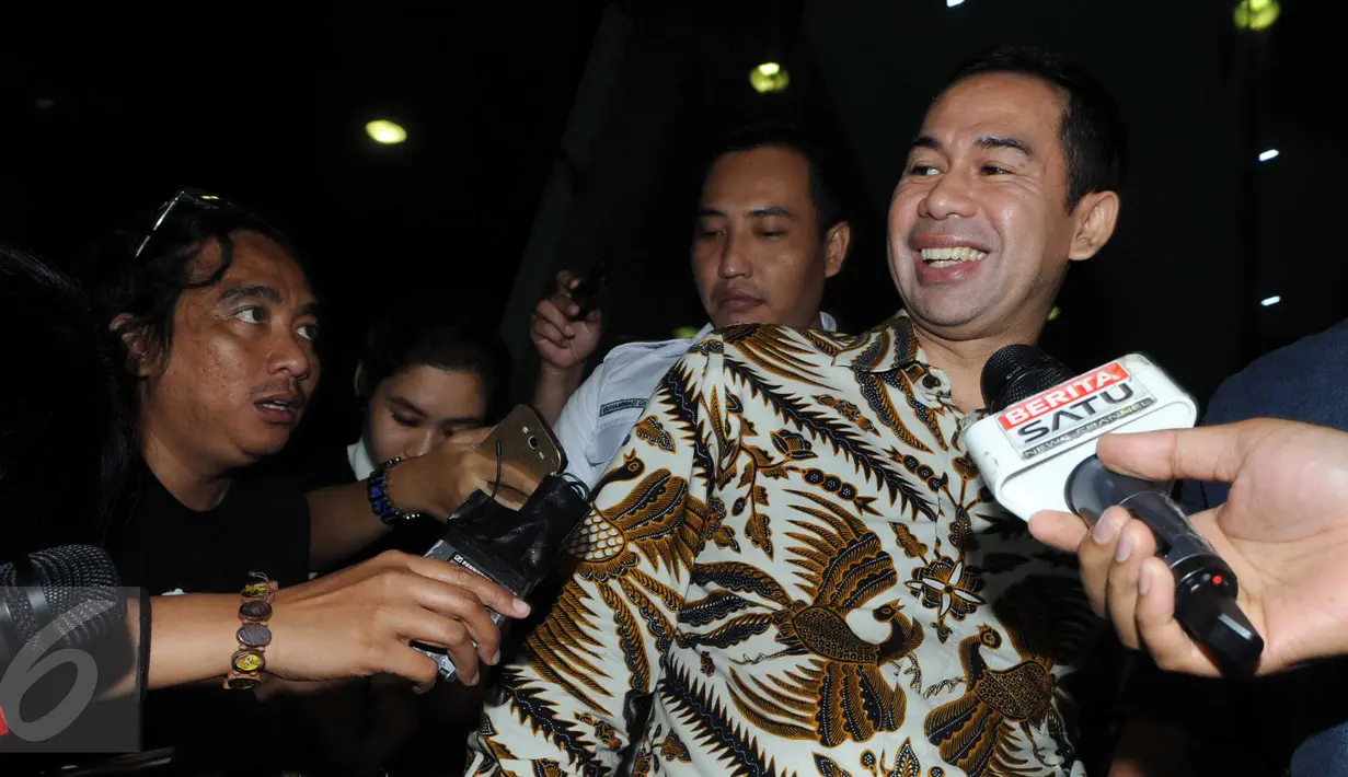 Tubagus Chaeri Wardhana (Wawan) usai menjalani pemeriksaan KPK, Jakarta, Selasa (19/1/2016). Wawan kembali diperiksa sebagai tersangka kasus  tindak pidana pencucian uang. (Liputan6.com/Helmi Afandi)