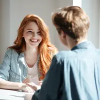 Ilustrasi ngobrol/Copyright Freepik/drobotdean