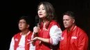 Managing Director Vidio, Monika Rudijono (tengah) menegaskan pihaknya akan kembali mendatangkan legenda-legenda Liga Inggris lainnya. Sebab, kompetisi paling bergengsi di dunia itu masih akan tayang di Vidio hingga 2025. (Bola.com/M Iqbal Ichsan)