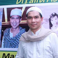Krisna Mukti terharu dengan sambutan masyarakat.(Foto: Wimbarsana/Bintang.com)
