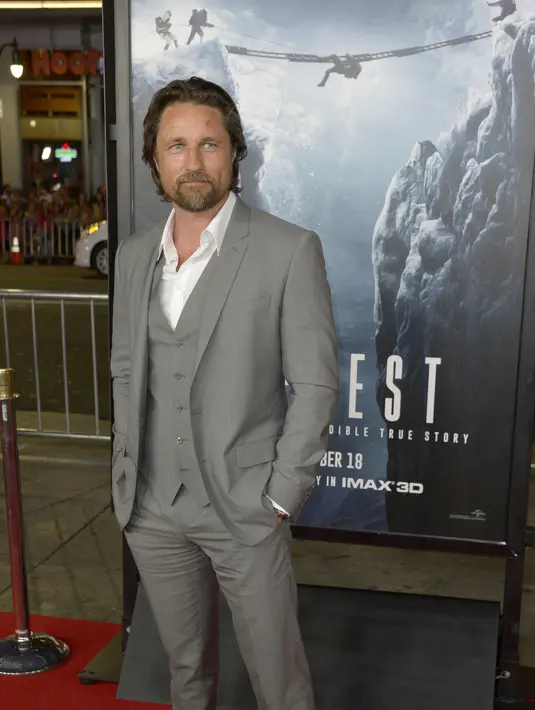 Martin Henderson berperan sebagai seorang ‘Adventure Consultans’ bernama Andy Harris di film Everest yang menggabungkan genre petualangan, drama dan thriller ini. (Bintang/EPA)