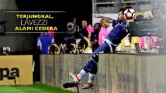 Ezequiel Lavezzi menderita cedera pada lengan kirinya usai terjungkal keluar lapangan pada laga Argentina melawan AS.
