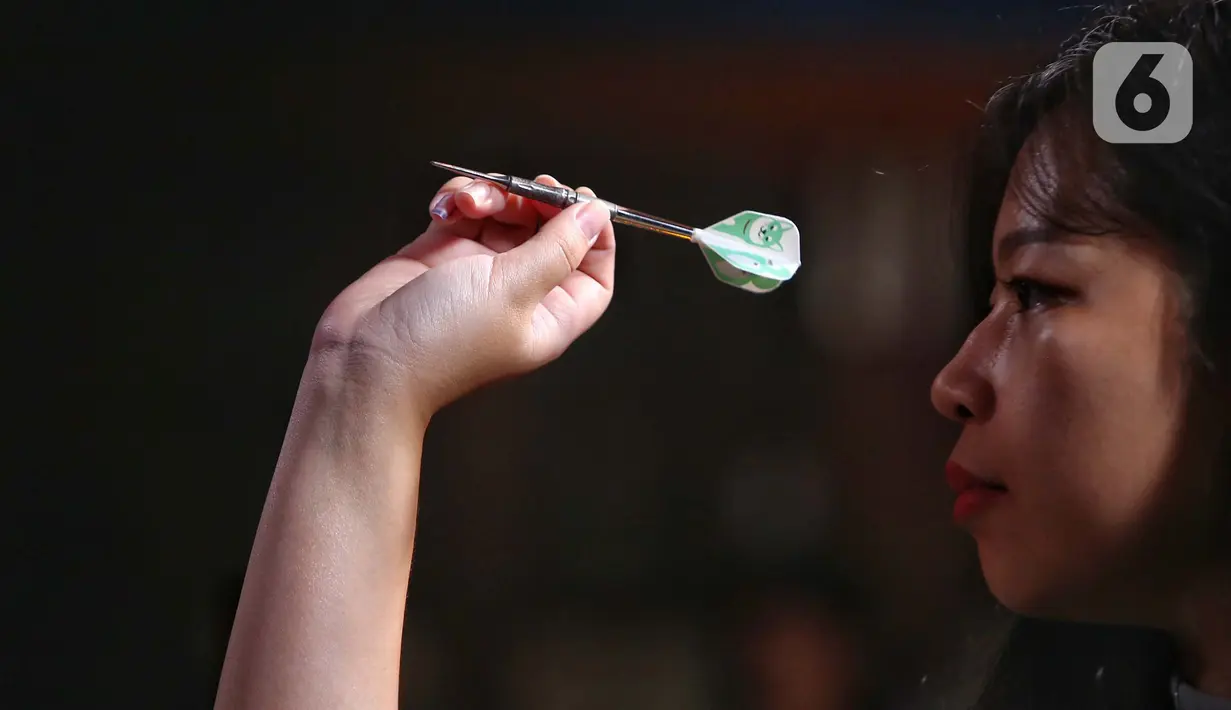 Dart menjadi olahraga permainan kompetitif yang dapat dimainkan lintas usia dan gender. (Liputan6 com/Angga Yuniar)