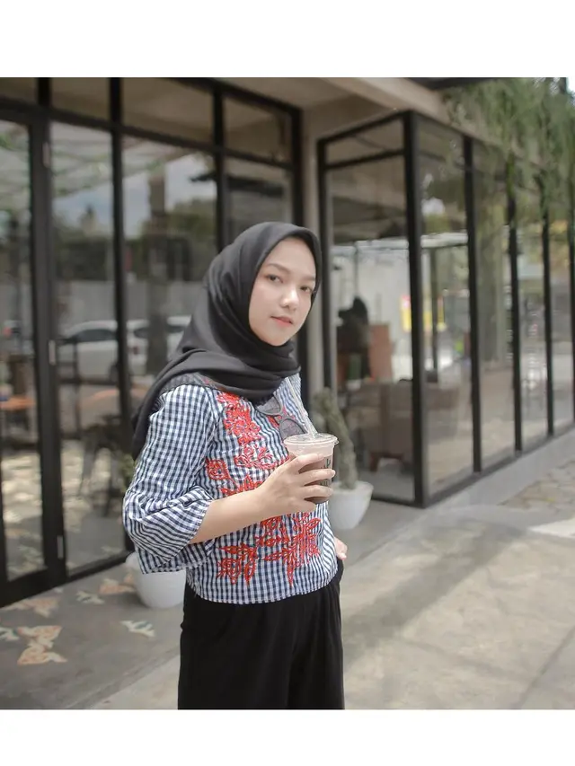 6 Potret Terbaru Selmadena, Menantu Amien Rais yang Pernah Viral