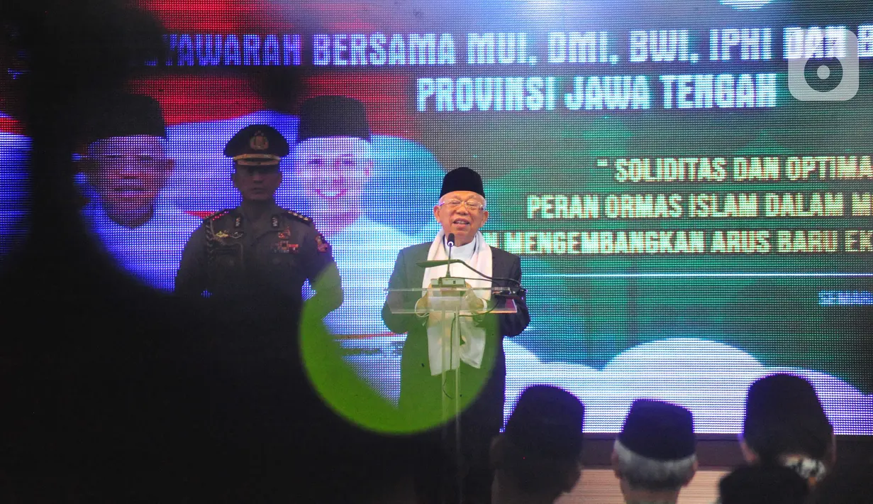 Wakil Presiden Ma’ruf Amin saat membuka Musyawarah Bersama (Mubes) di gedung Gradhika Bhakti Pradja Jalan Pahlawan Semarang, Jumat (13/12/2019). Selain lima ormas tersebut, Musyawarah Bersama juga diikuti Nahdlatul Ulama (NU) dan Muhammadiyah serta beberapa ormas Islam lainnya. (Liputan6.com/Gholib)