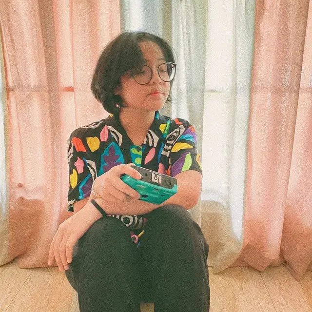 6 Potret Terbaru Cinta Kuya dengan Rambut Pendek, Tampil Tomboi