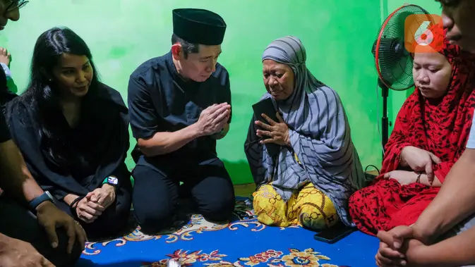 <p>CEO Grab Anthony Tan saat bertemu keluarga Rusdamdiansyah di Makassar, Senin (1/9/2025). (Liputan6.com/ Fauzan Sulaiman)</p>