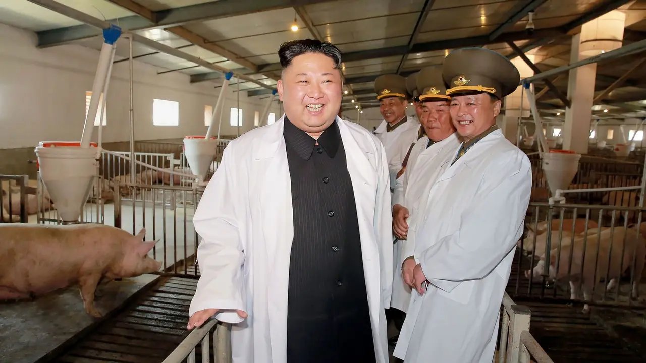 Kim Jong-un di peternakan yang dikelola oleh Korea Utara (KCNA/AFP)