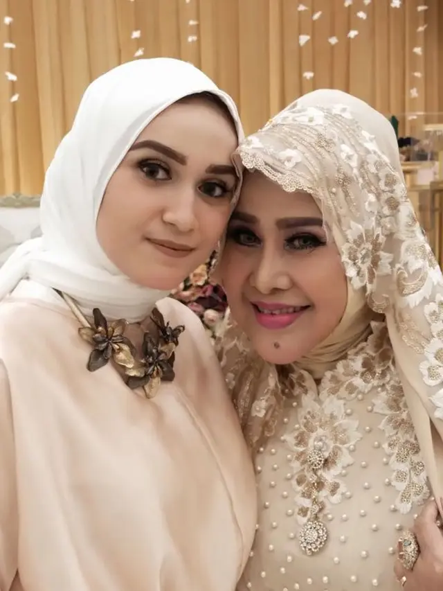 6 Potret Hila Zachira Cucu Elvy Sukaesih yang Punya Paras Menawan